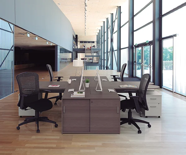 Escritorio en l 120s ambientada