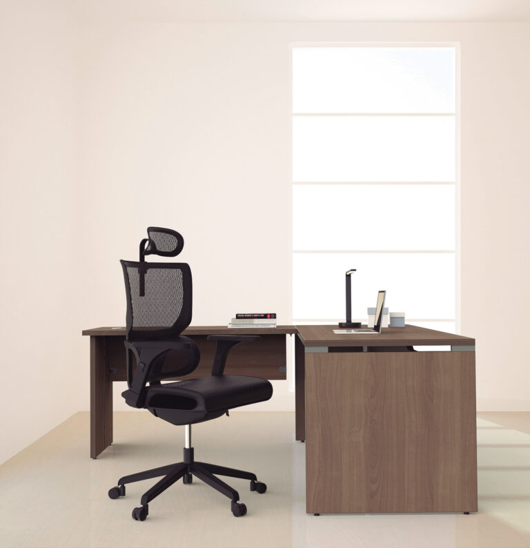 Sillas de oficina Ambientada N439 2 768x794 1